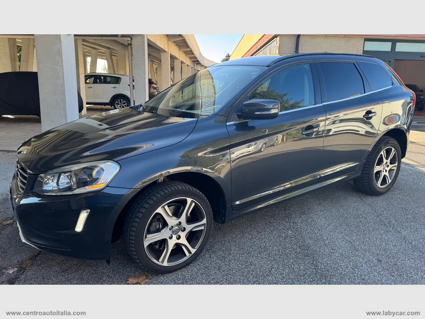 Volvo XC60 D4 Geartronic Momentum Black - 1