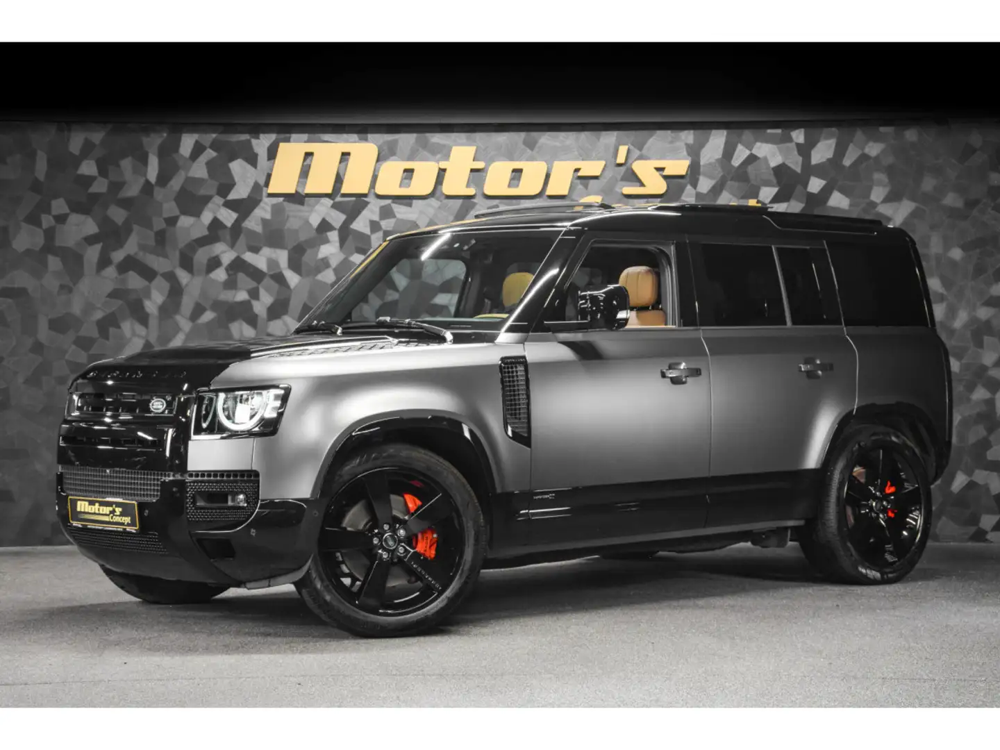 Land Rover Defender 110 P425 X AWD Noir - 1