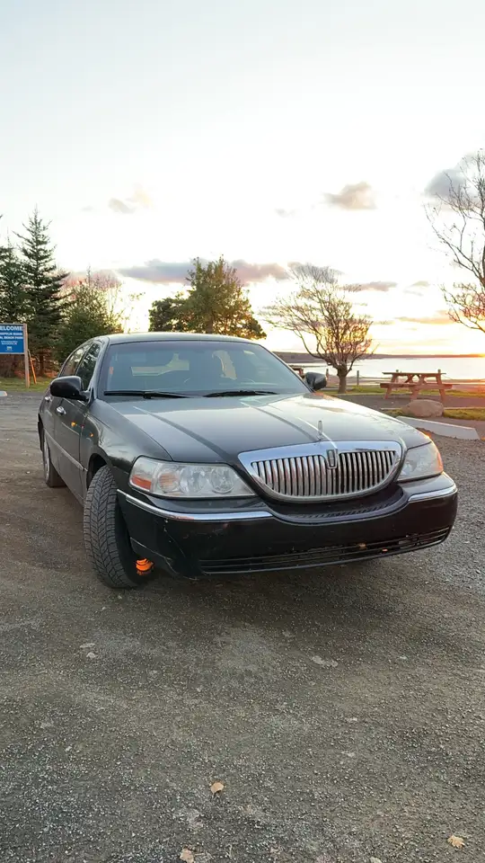 Lincoln Town Car снимка Lincoln Town Car