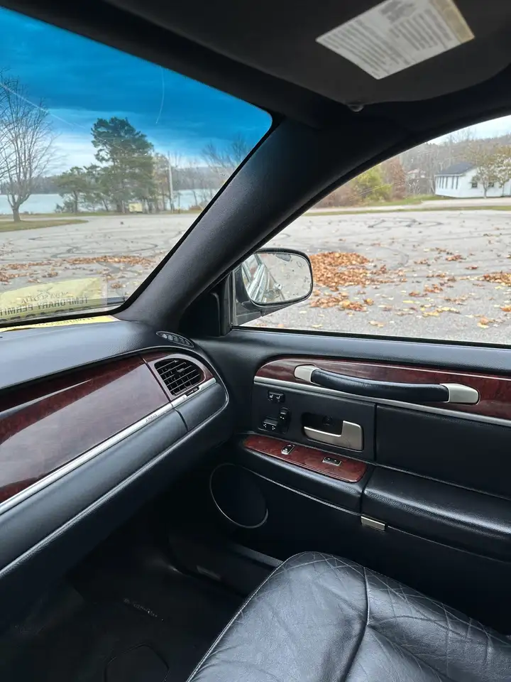 Lincoln Town Car снимка Lincoln Town Car