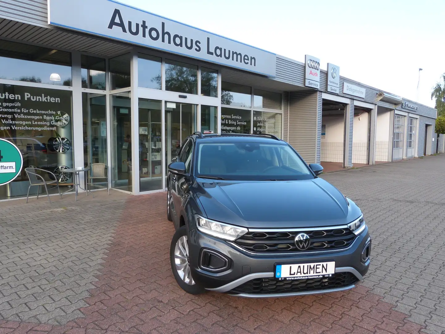 Volkswagen T-Roc 1.5 TSI DSG Life, AHK, LED, CAM, Parklenkassistent Gris - 1