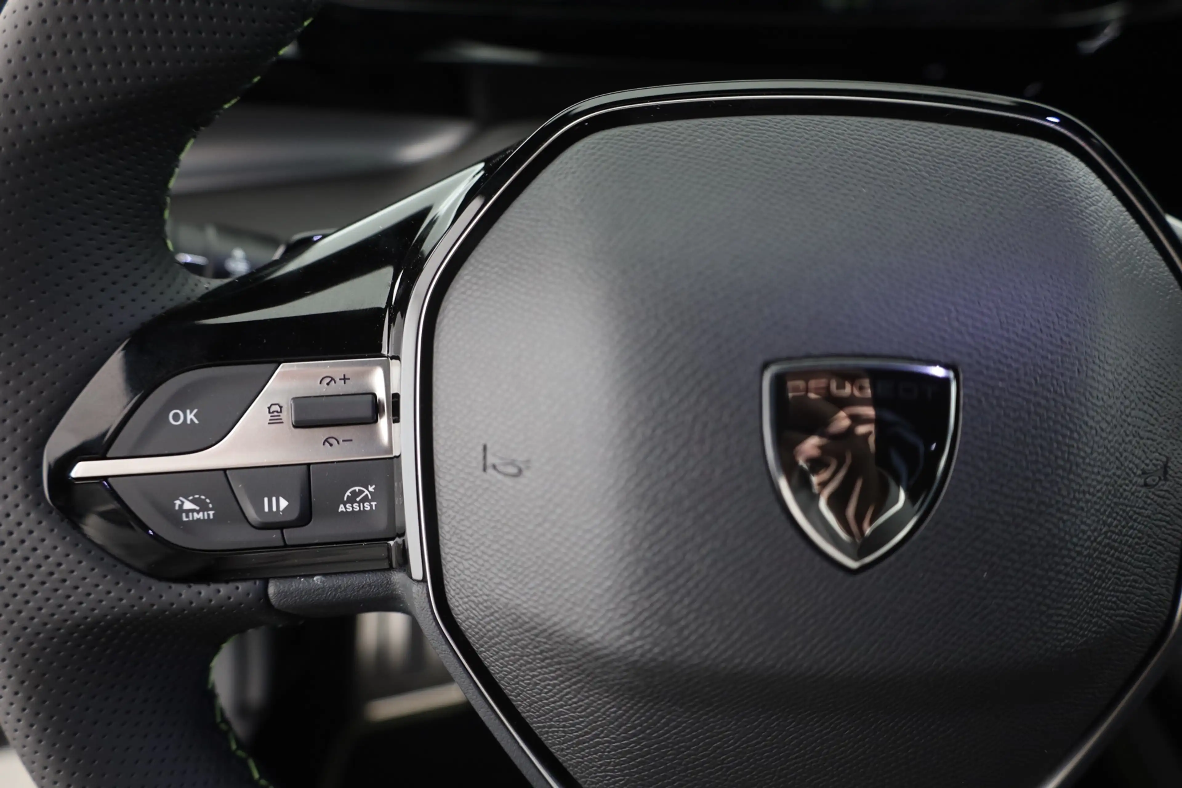 Peugeot 308 SW GT 1.2 Hybrid 145 Aut. LED ACC Navi 360° — photo 15