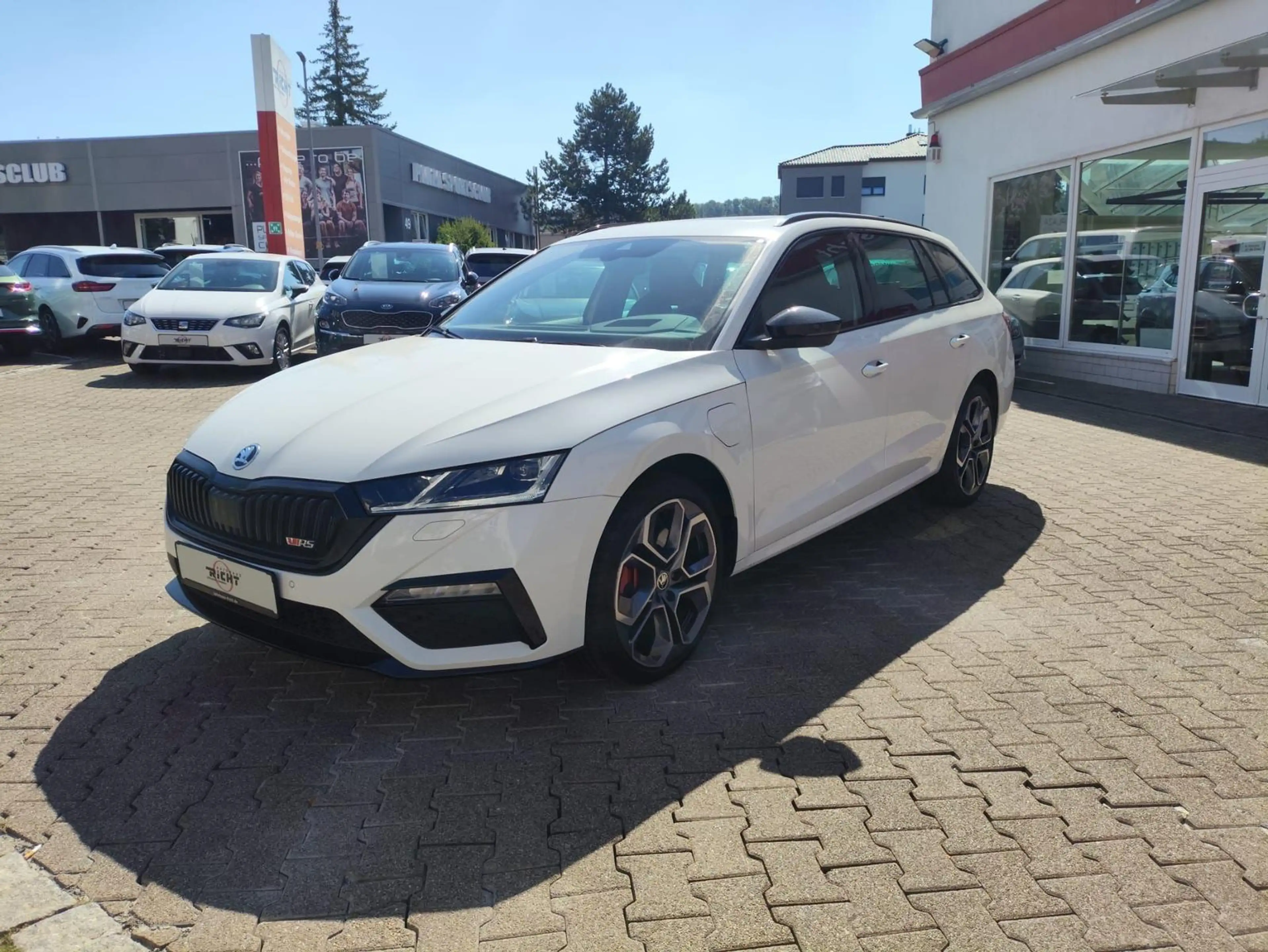 Skoda Octavia RS IV Plug-In AHK HUD Pano Beh. Front — photo 3