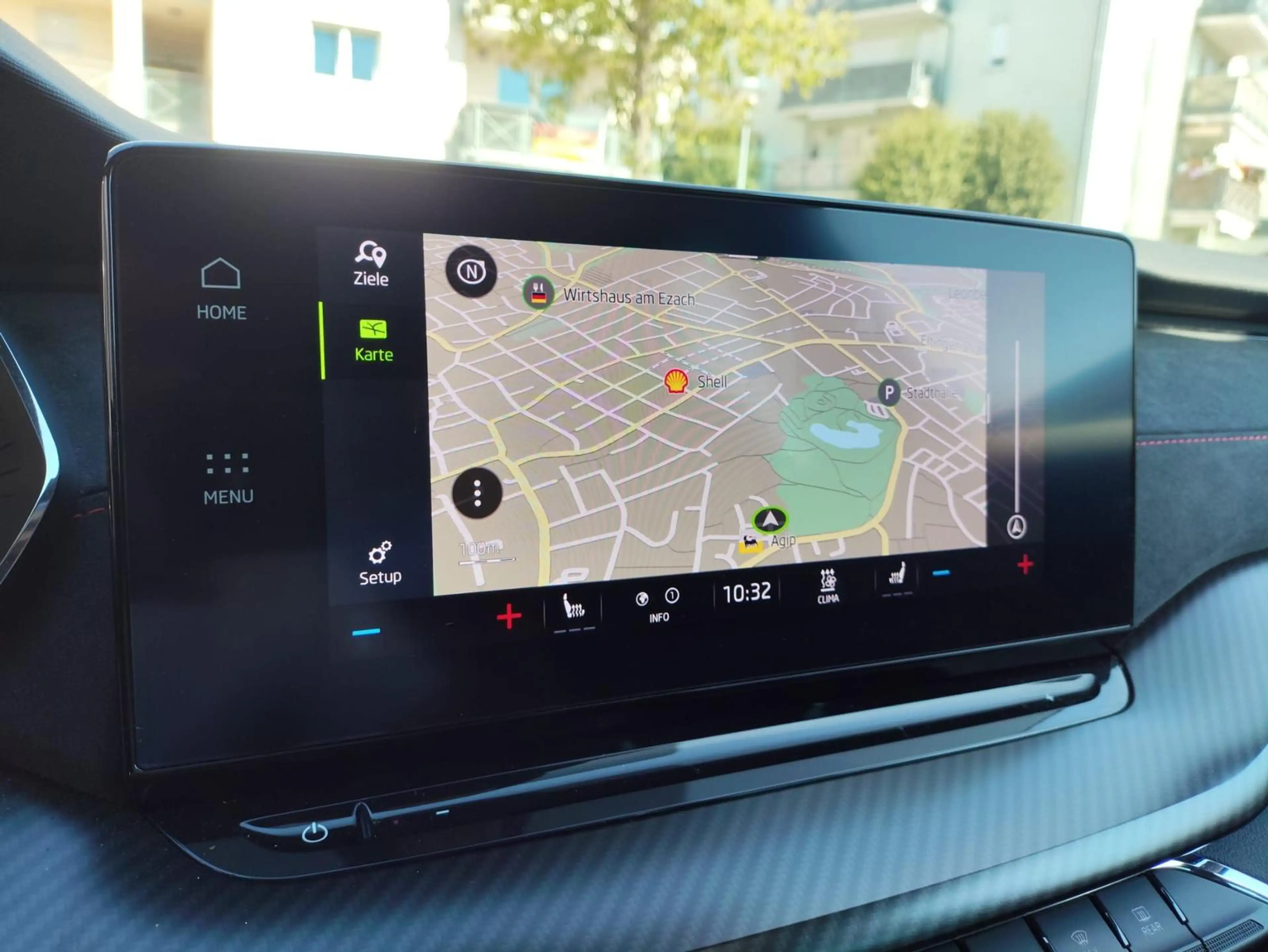 Skoda Octavia RS IV Plug-In AHK HUD Pano Beh. Front — photo 10