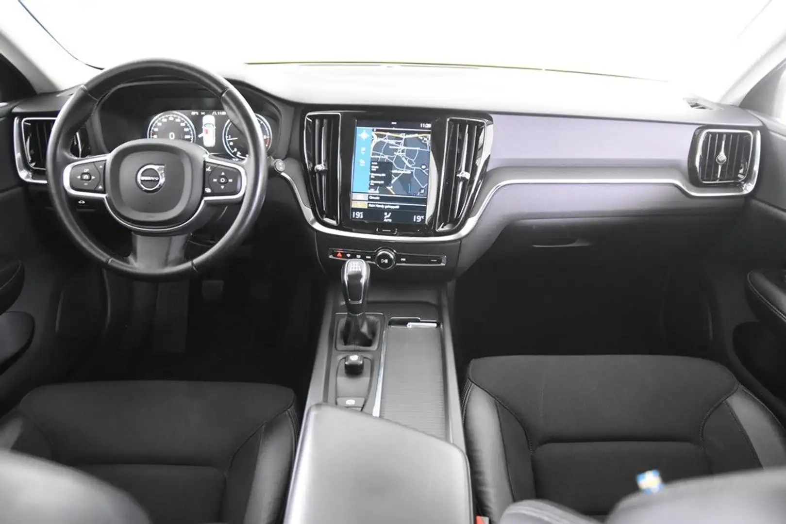 Volvo V60 D3 Inscription *1.Hand*Navi*T-Leder*AHK* Grau - 2