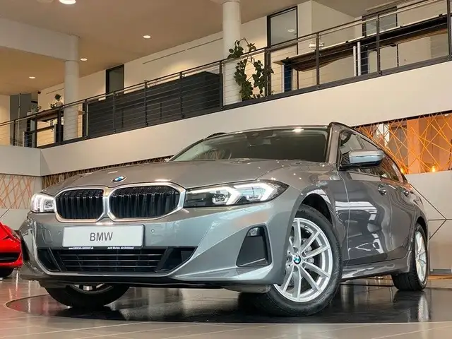 BMW 318 d Touring Curved DrivingAssistant Sthzg LED