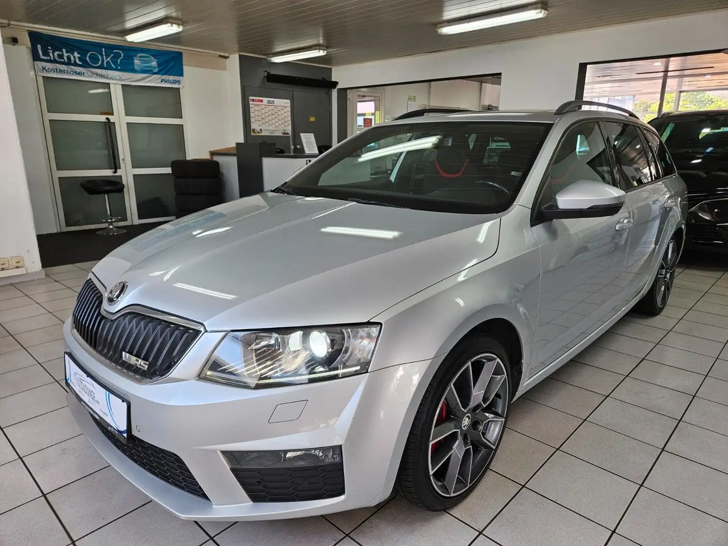 Skoda Octavia Combi RS DSG*PANO*tLEDER*SHZ*PDC*SMARTL* Stříbrná - 2