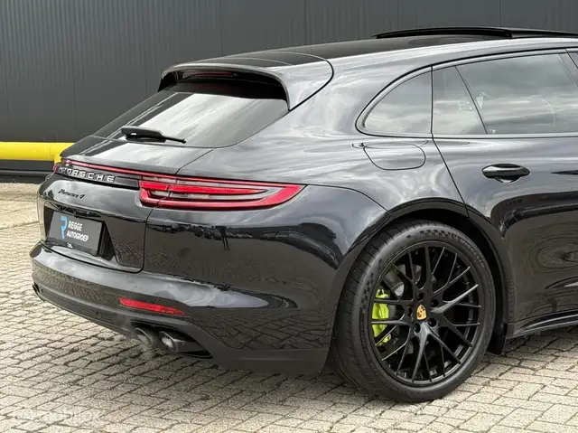 Porsche Panamera view 10