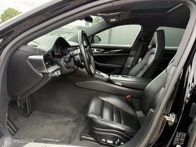Porsche Panamera view 12