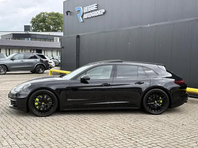 Porsche Panamera view 8