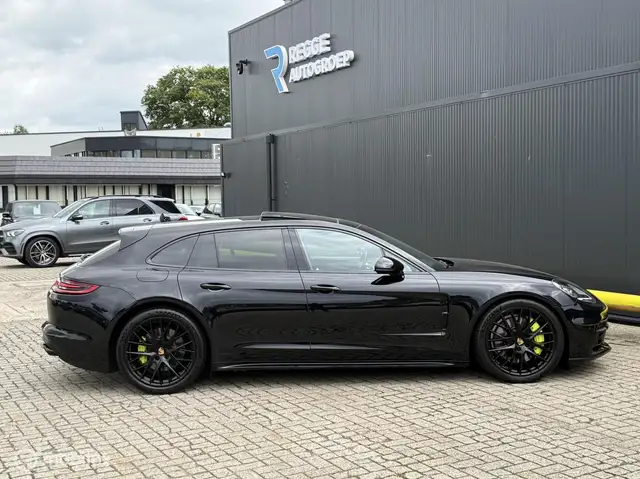 Porsche Panamera view 11