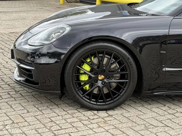 Porsche Panamera view 7