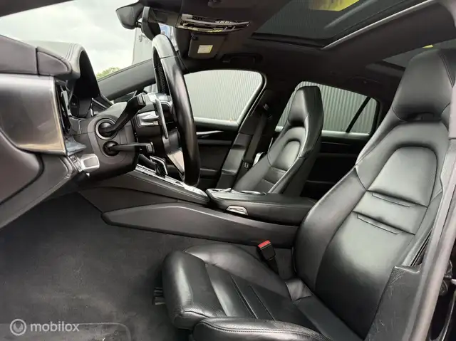Porsche Panamera view 4