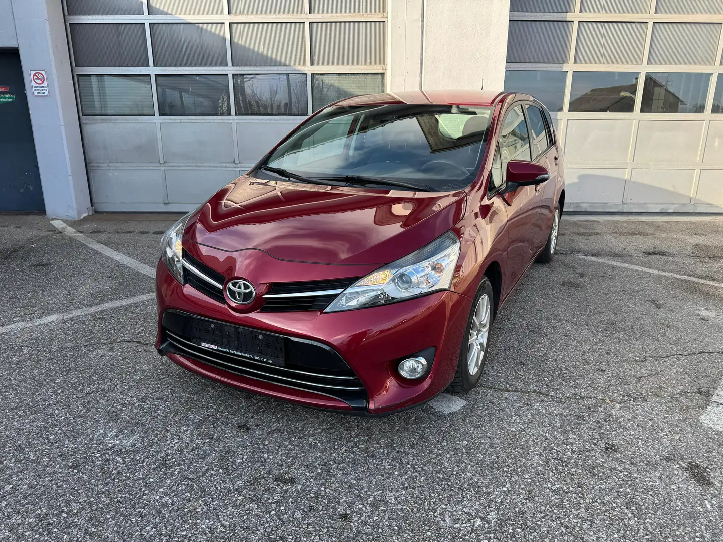 Toyota Verso 1.6 Benzin/Erstbesitz/Navi/Einparkhilfe/ Rot - 2
