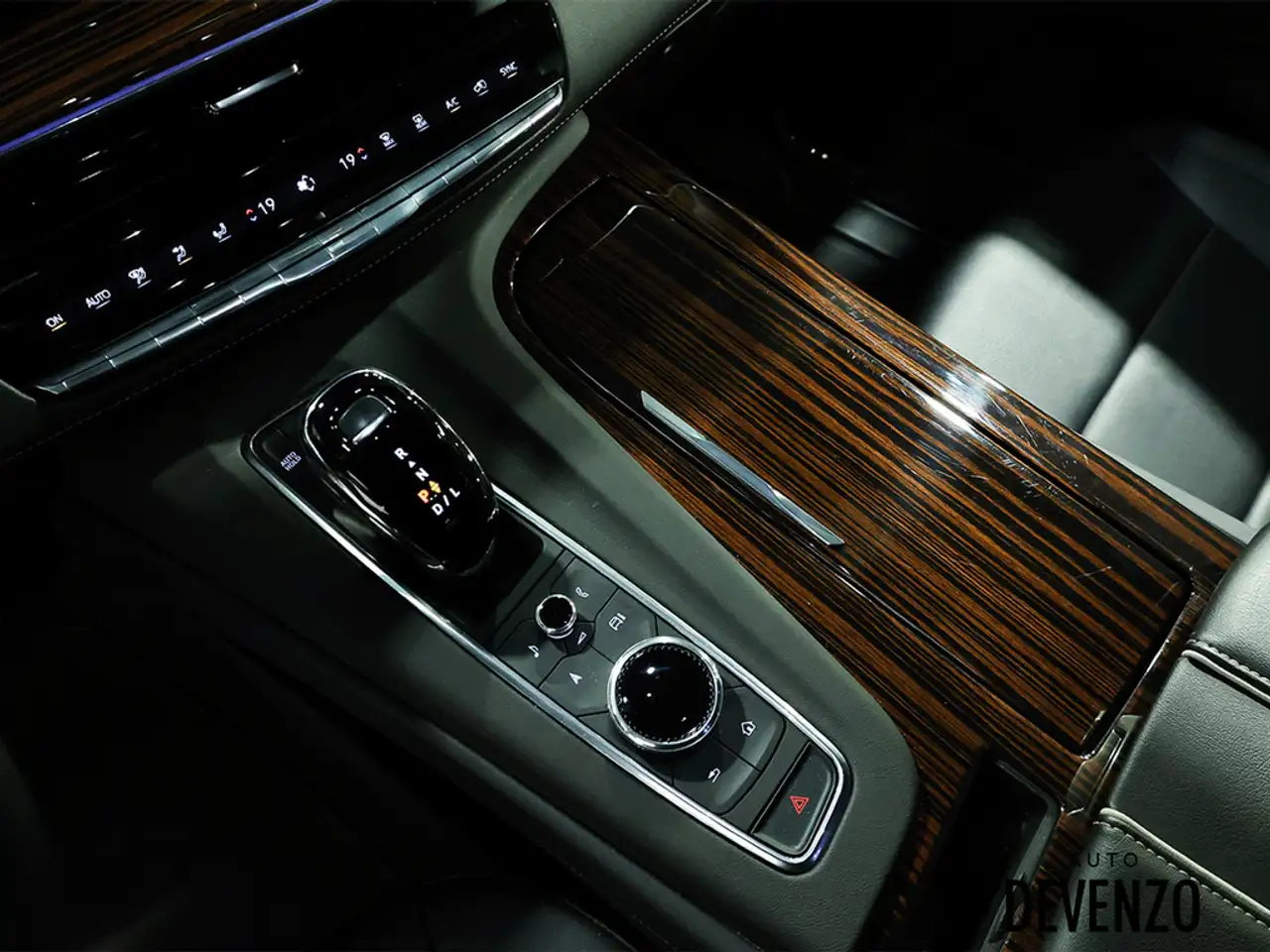 Cadillac Escalade снимка Cadillac Escalade