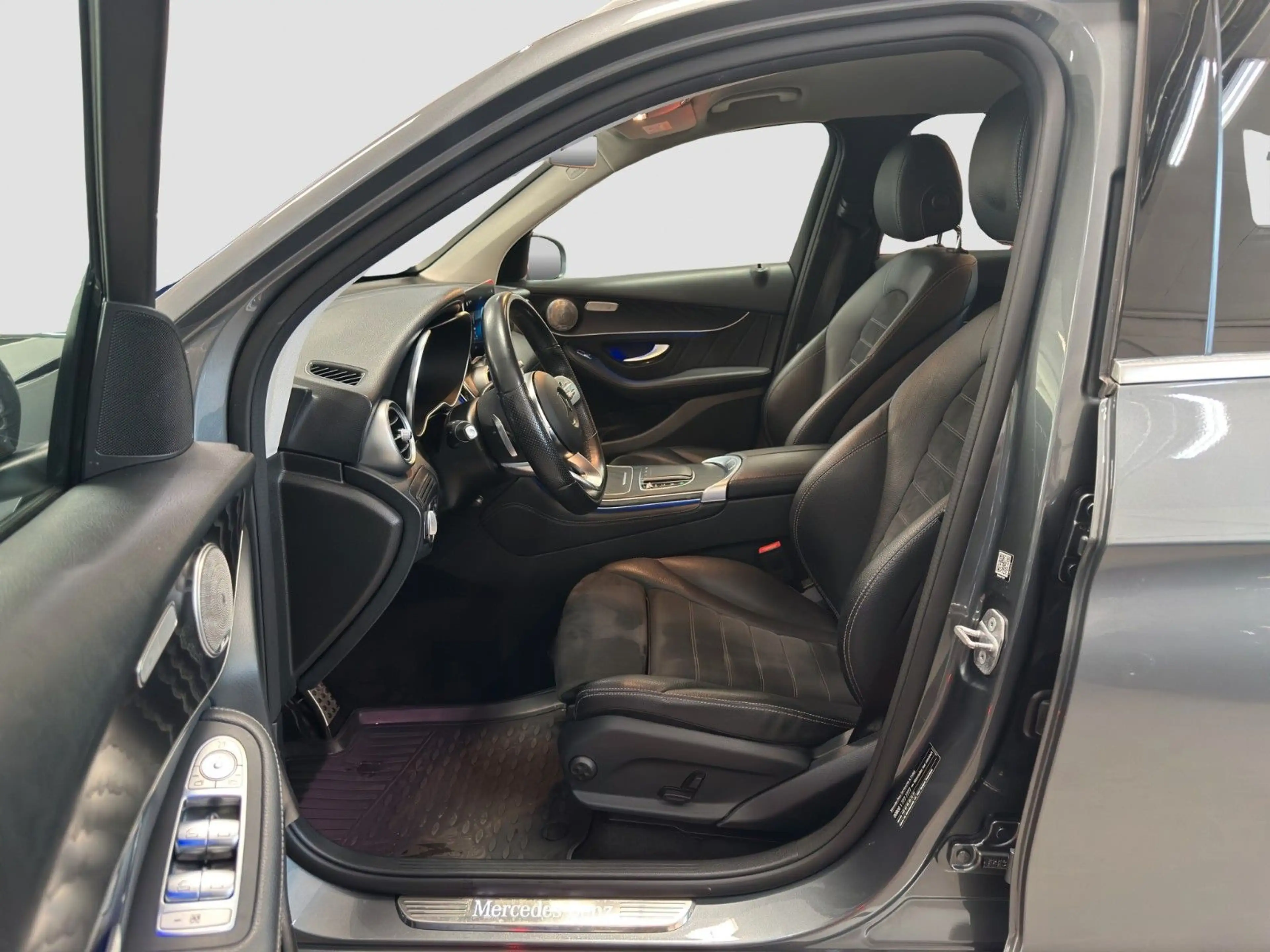 Mercedes-Benz GLC 200 d 4M DISTRONIC PRO CARPLAY AHK KAM 20ZOLL — photo 11