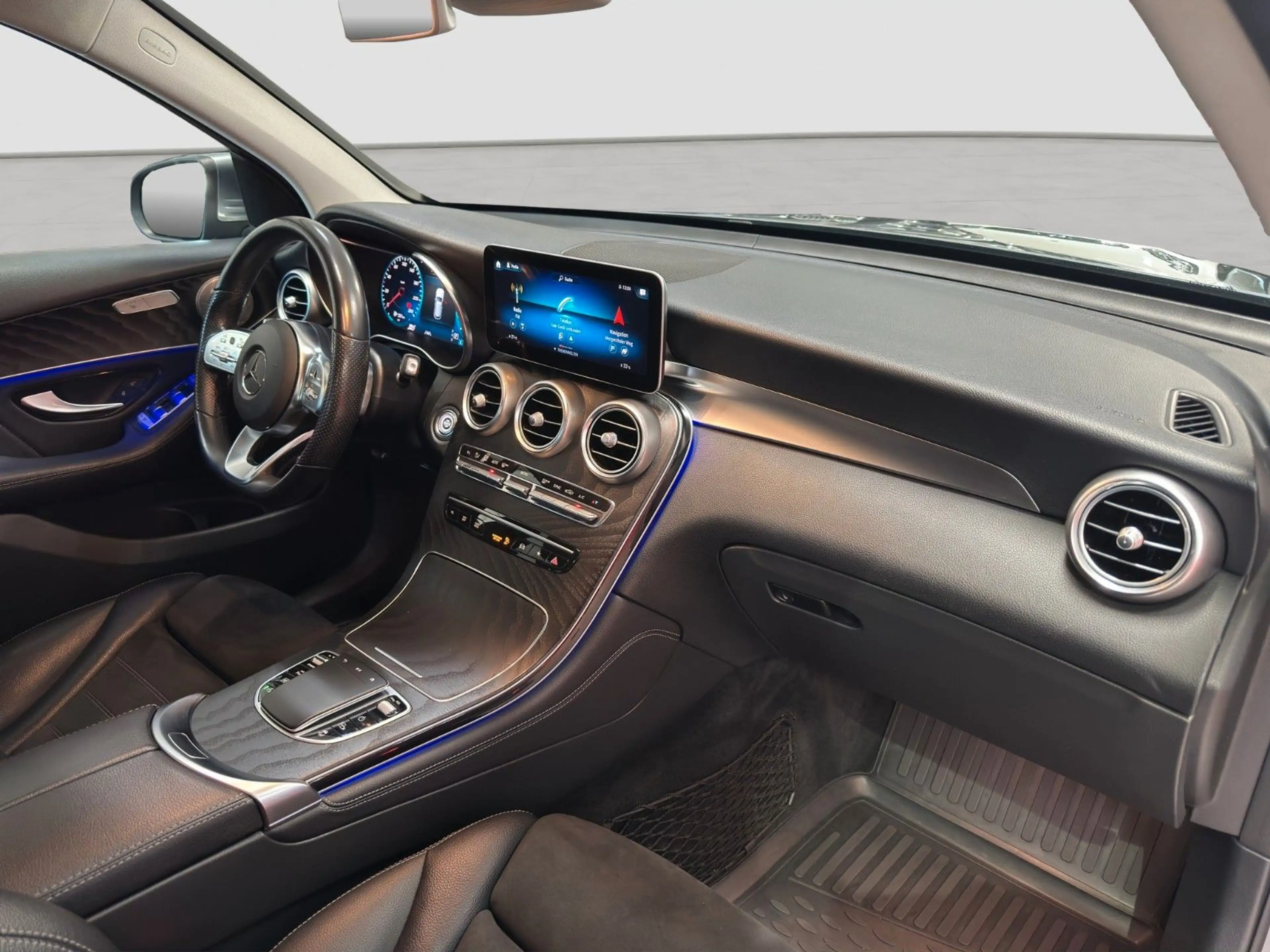 Mercedes-Benz GLC 200 d 4M DISTRONIC PRO CARPLAY AHK KAM 20ZOLL — photo 10