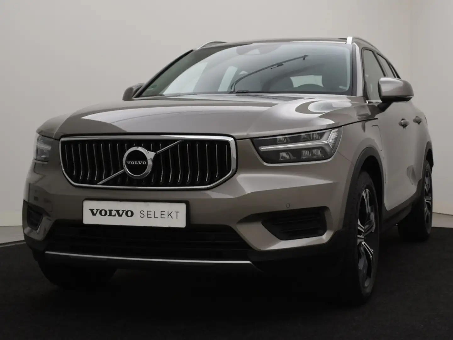 Volvo XC40 T4 PLUG-IN HYBRID INSCRIPTION SCHUIFDAK LEDER ACC Grijs - 2