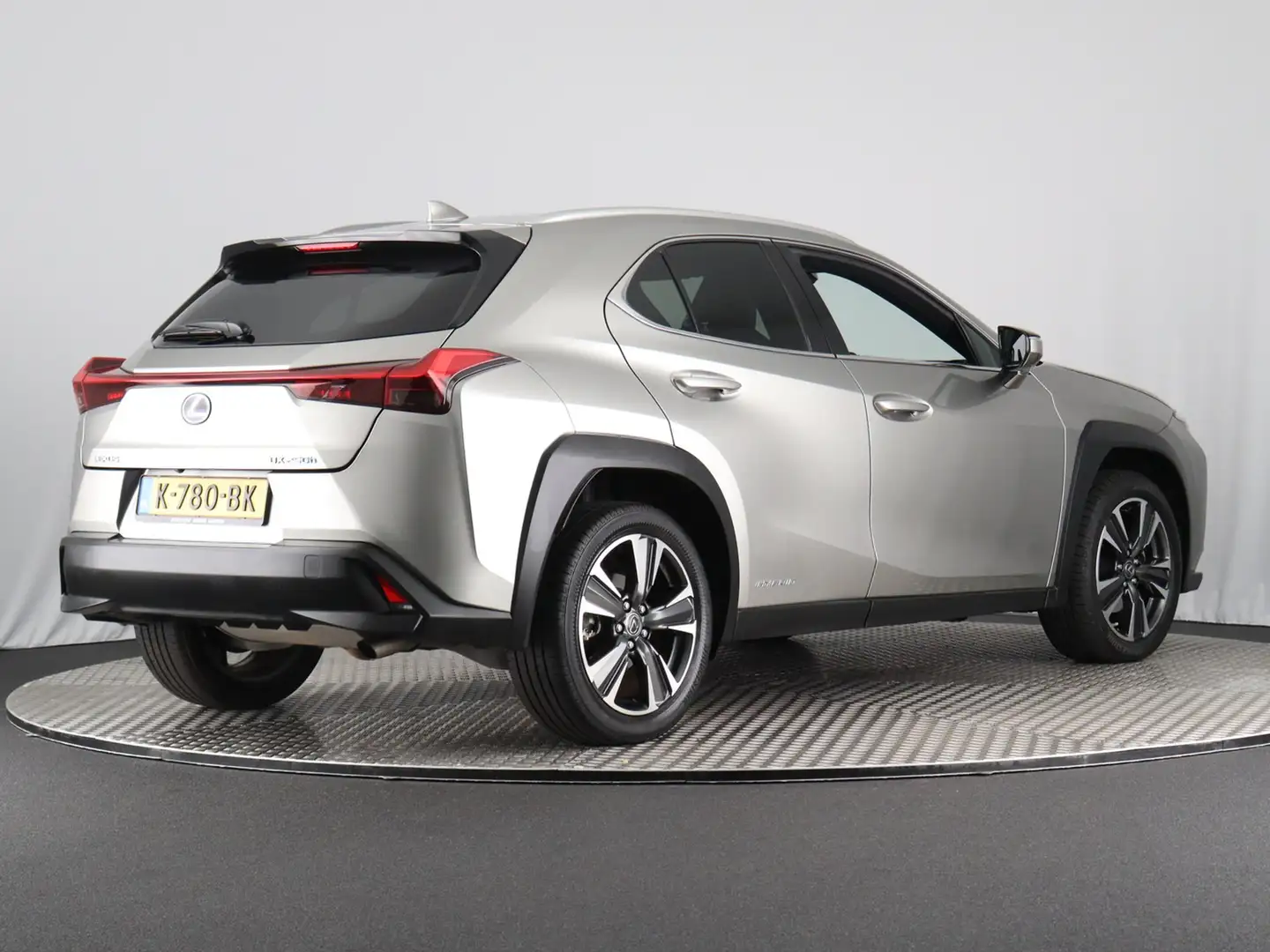 Lexus UX 250h F Sport Line (Camera / ACC / Stoelverw. / Carplay) Gris - 2