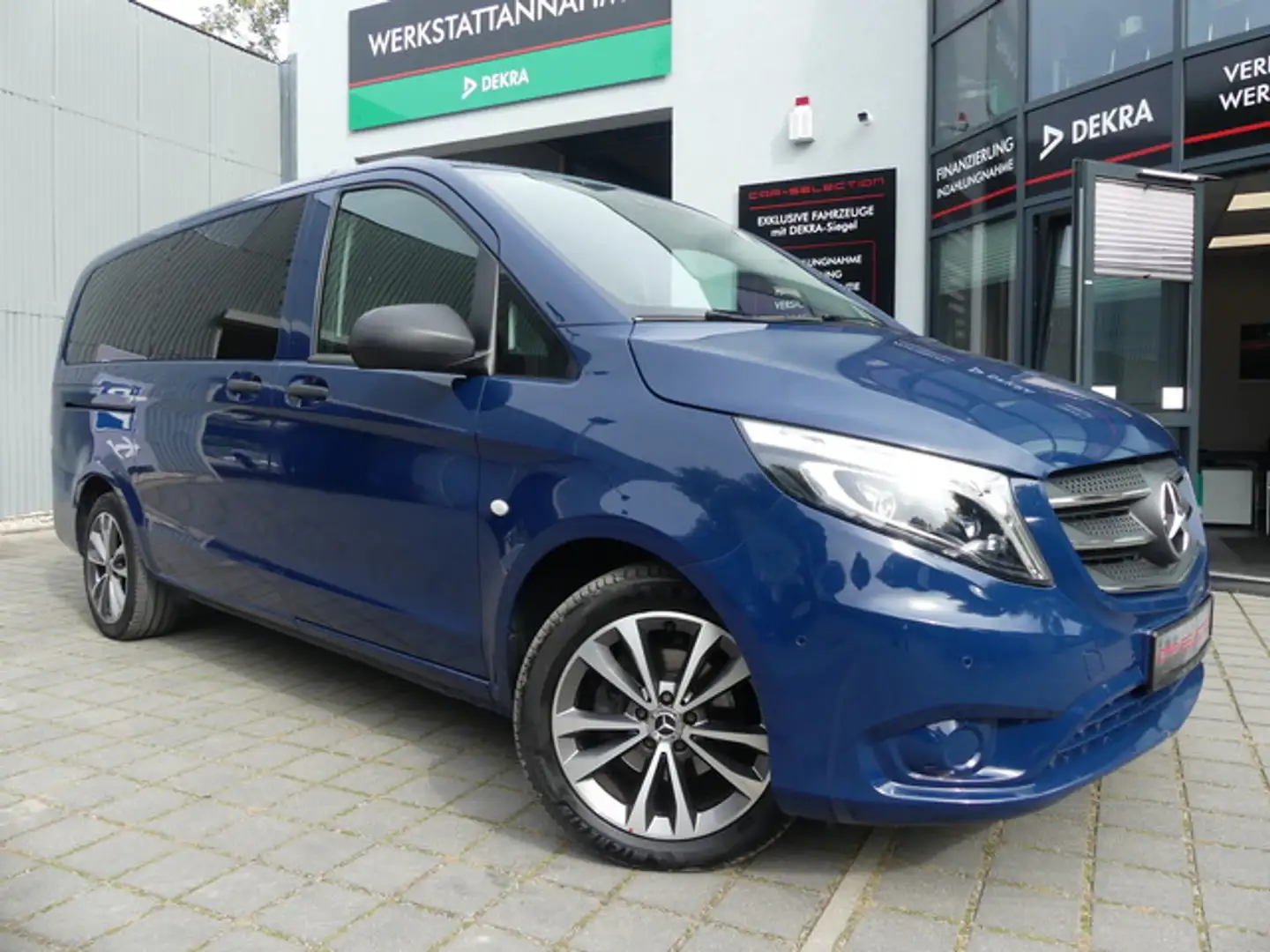 Mercedes-Benz Vito Tourer 116 CDI Lang LED/NAVI/KAMERA/AHK Bleu - 1