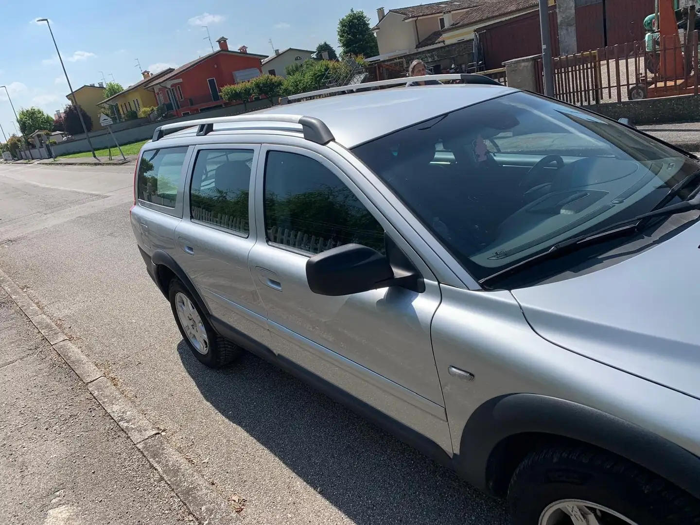 Volvo V70 V70-XC 2.4 d5 Momentum awd 163cv Argent - 2
