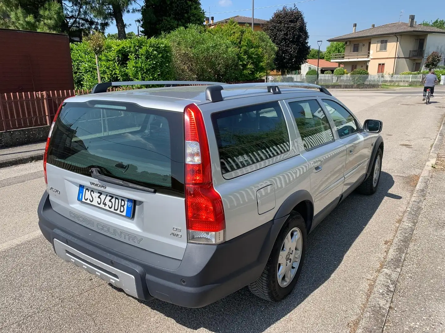 Volvo V70 V70-XC 2.4 d5 Momentum awd 163cv Argent - 1