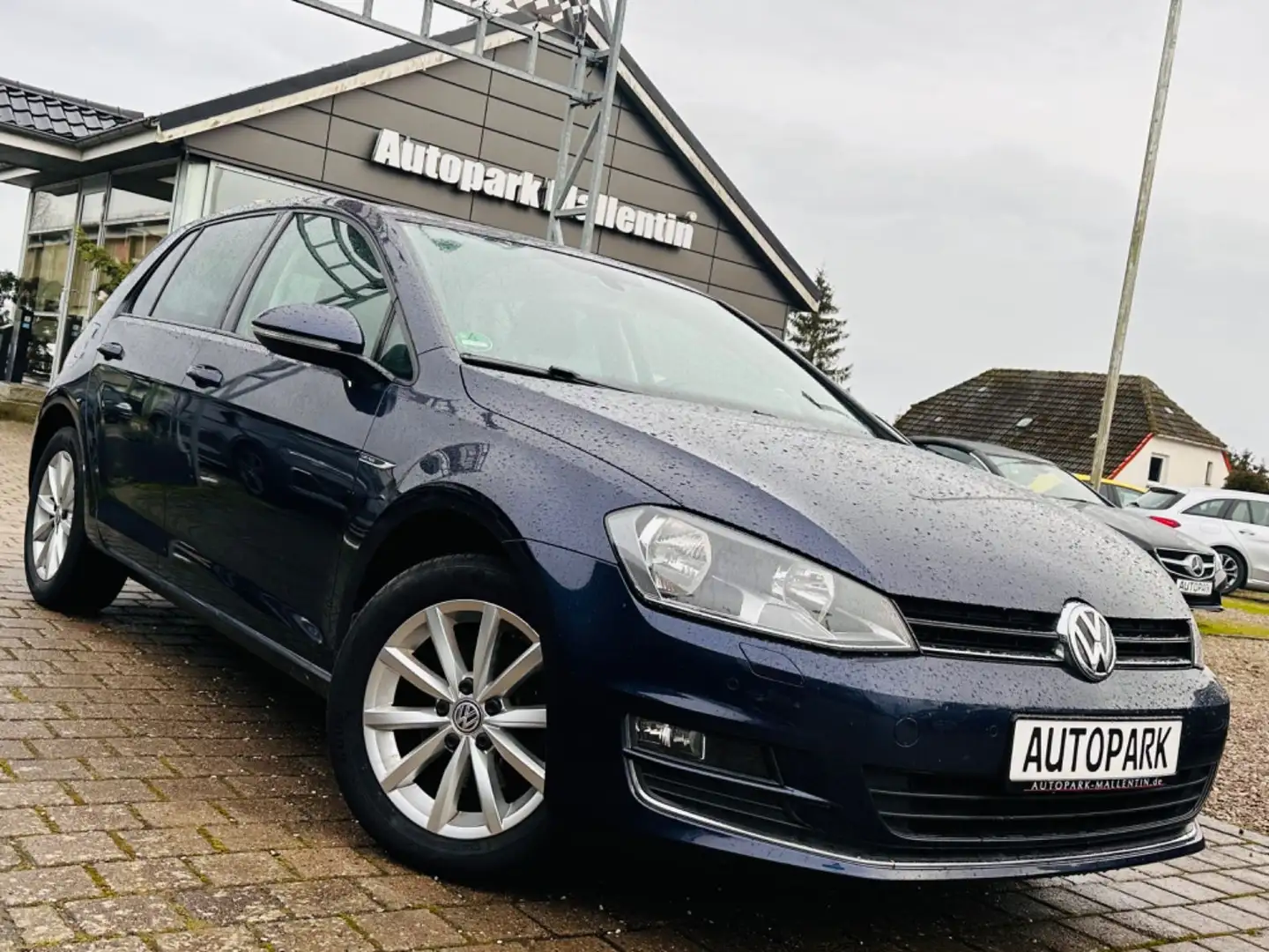 Volkswagen Golf VII Lim. Lounge BMT *NAVI*SHZ*PDC*150 PS* Blau - 2