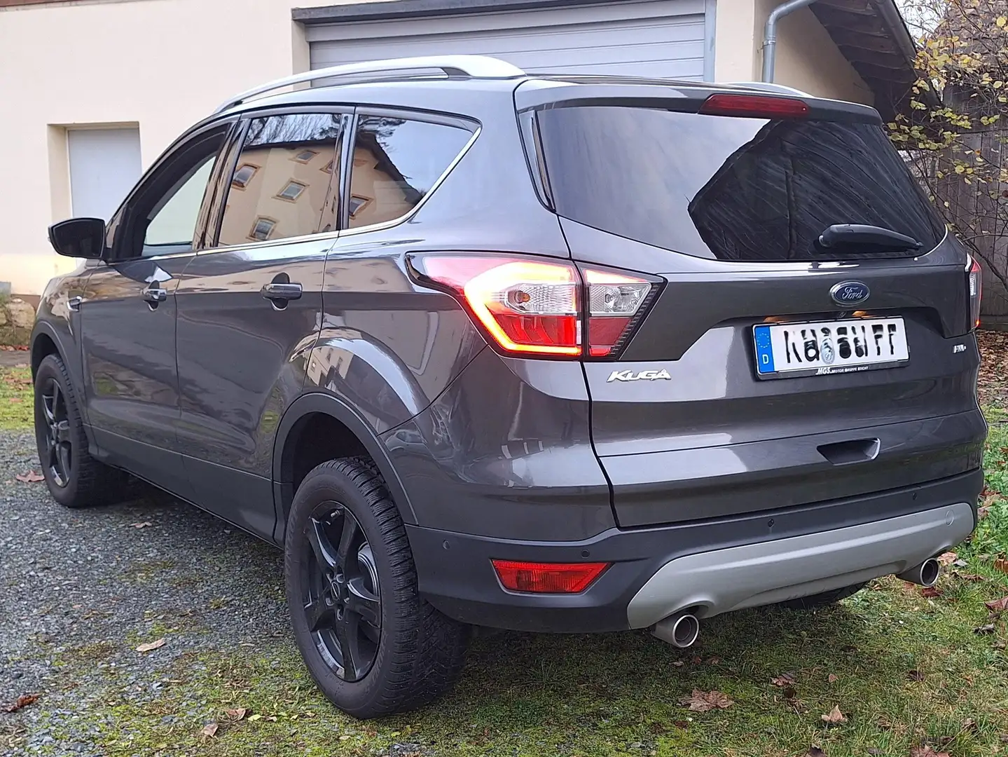 Ford Kuga Titanium Grau - 2