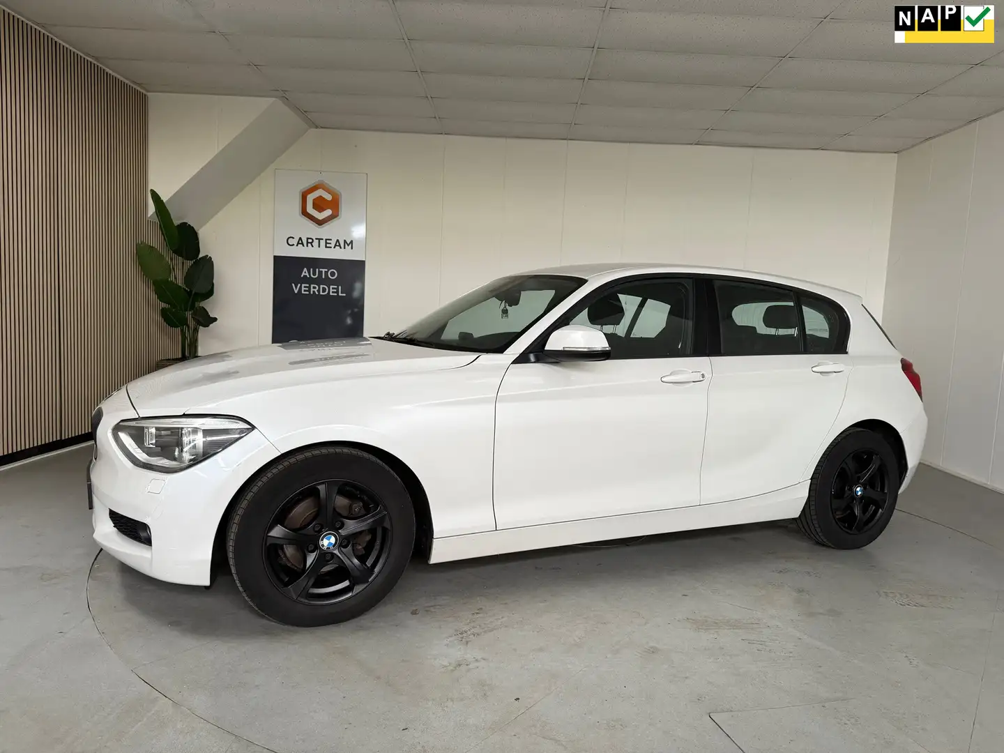 BMW 116 1-serie 116i Upgrade Edition Airco, Navigatie, LMV Bianco - 1