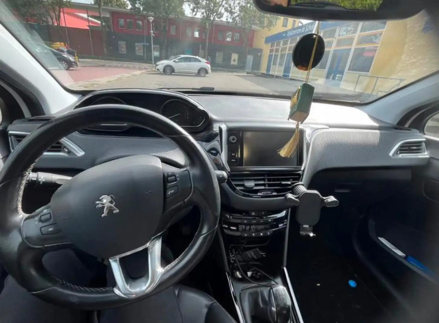 Peugeot 2008 120 VTI Allure (2016) - 2