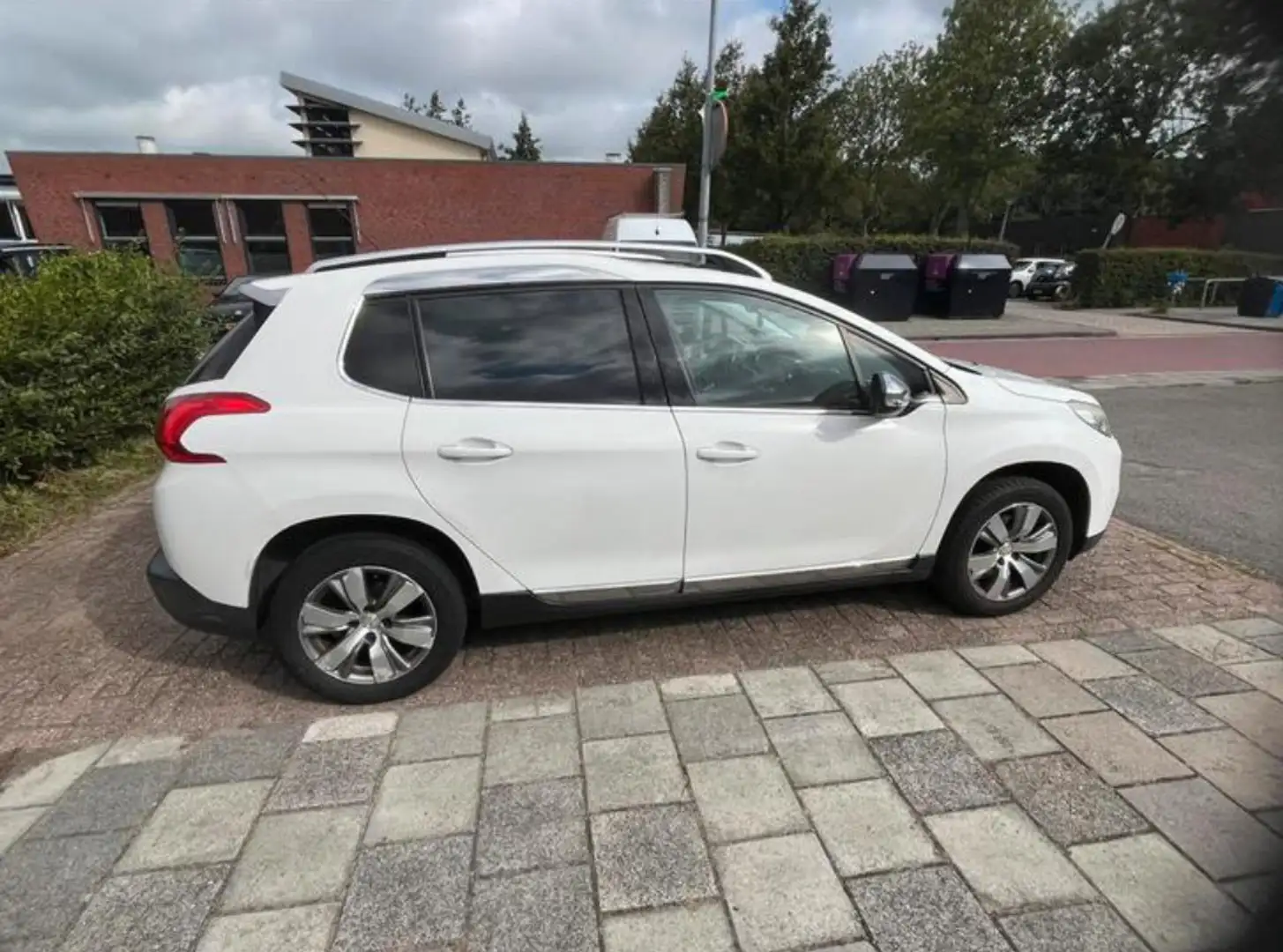 Peugeot 2008 120 VTI Allure (2016) - 1