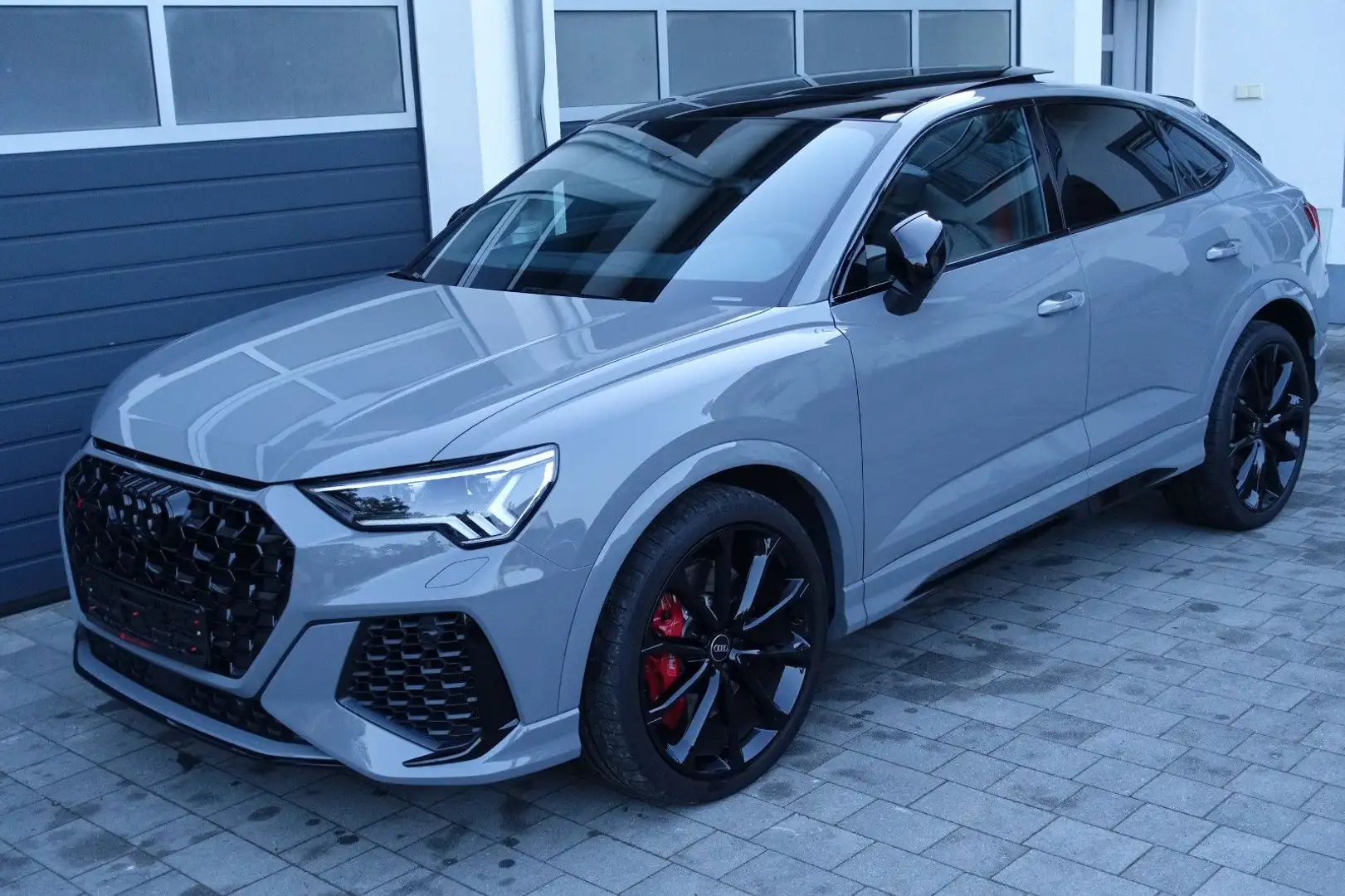 Audi RS Q3 Sportback Matrix Leder Wabe rot 360° SONOS Grau - 1