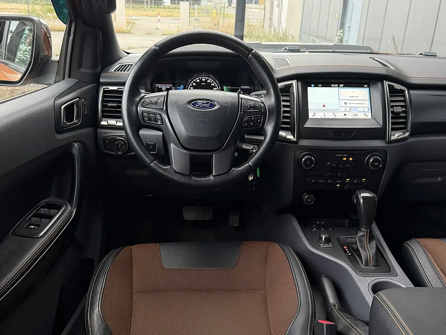 Ford Ranger Ranger Doppelkabine Wildtrak 4x4 3,2 TDCi Aut. Orange - 2