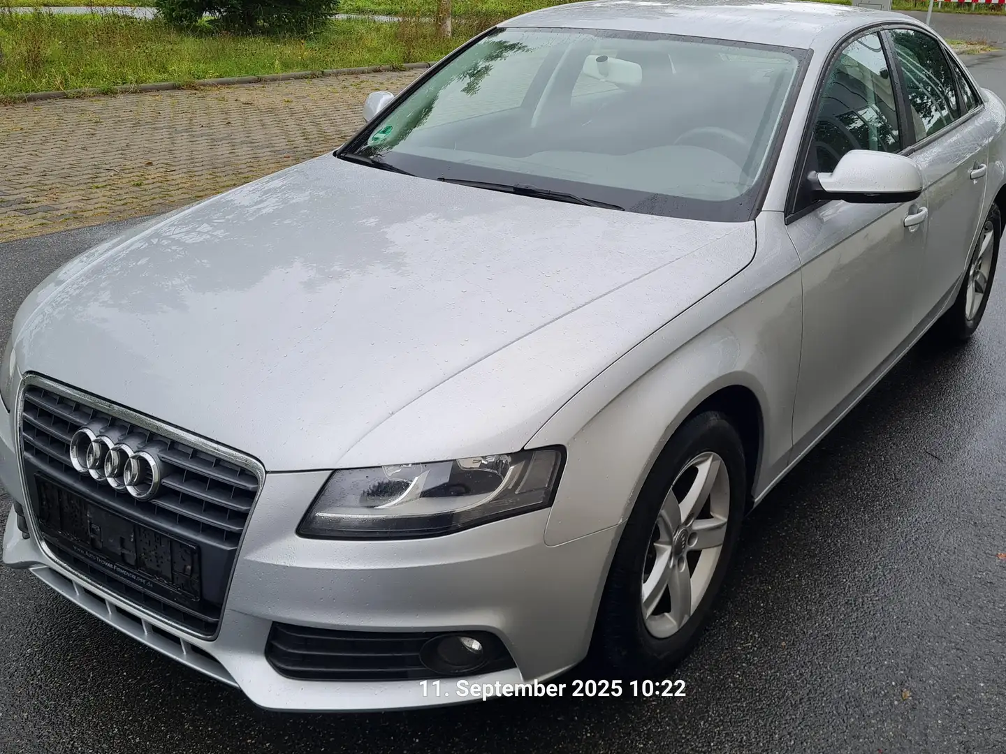 Audi A4 Attraction 2 Hand Silber - 1