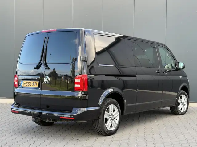 Volkswagen Transporter view 4