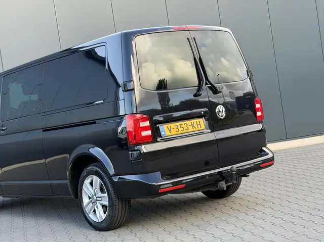 Volkswagen Transporter view 13