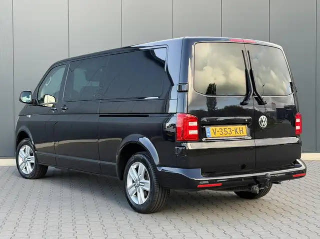 Volkswagen Transporter view 3