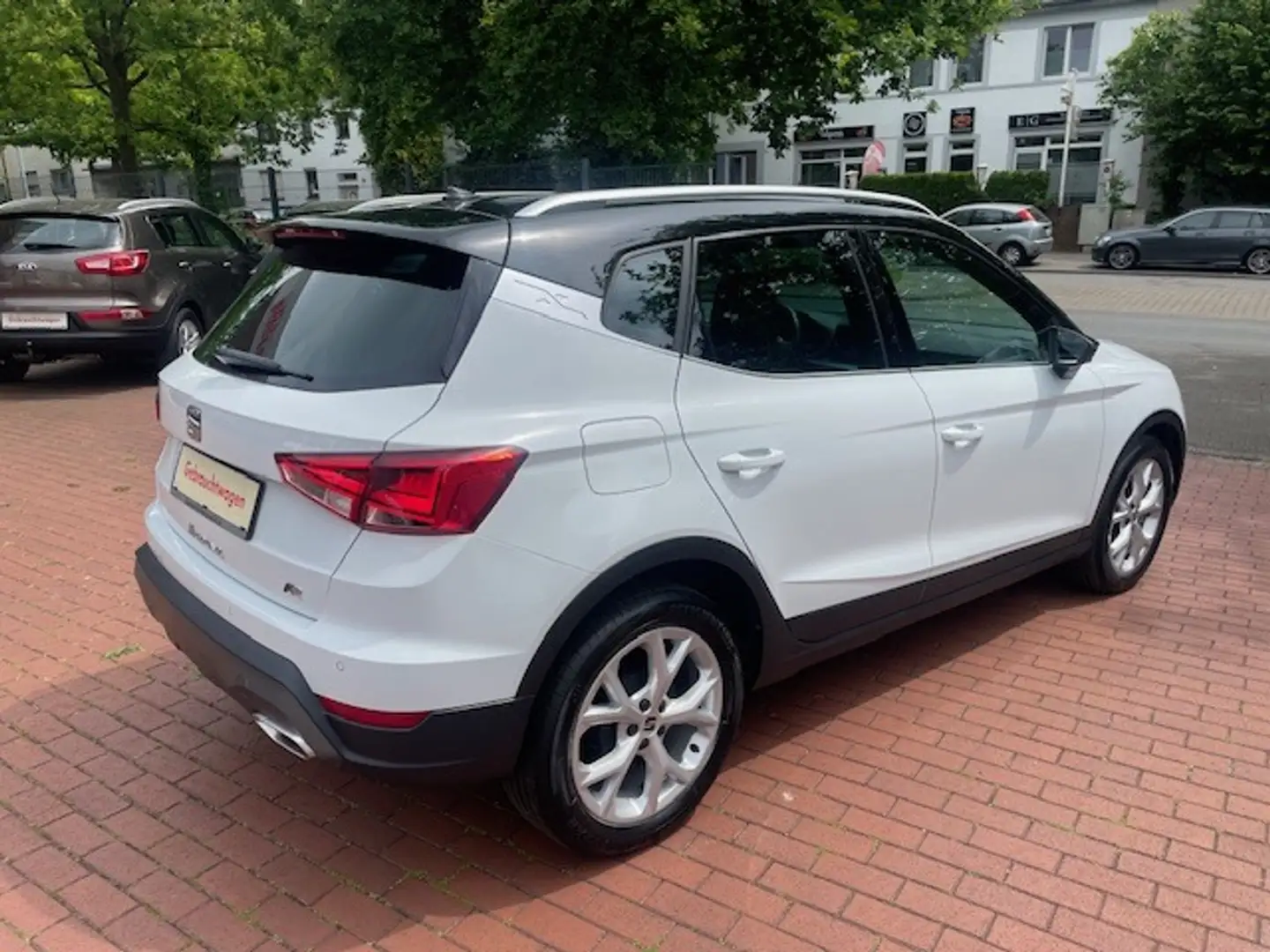 SEAT Arona FR Line 1,0TSI*DAB+*Carplay*PDC*Alu*Tempom Weiß - 2