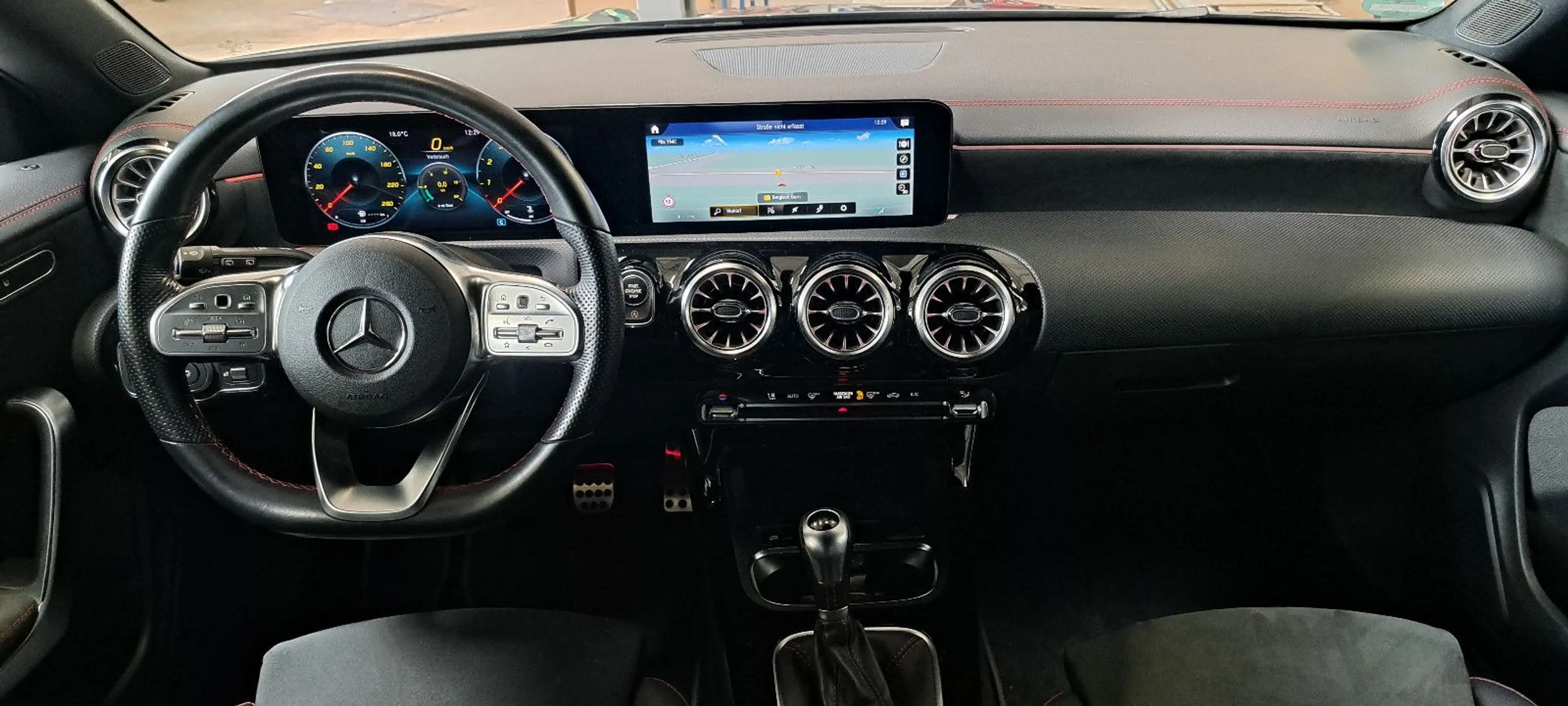 Mercedes-Benz CLA 200 AMG-Line — photo 4