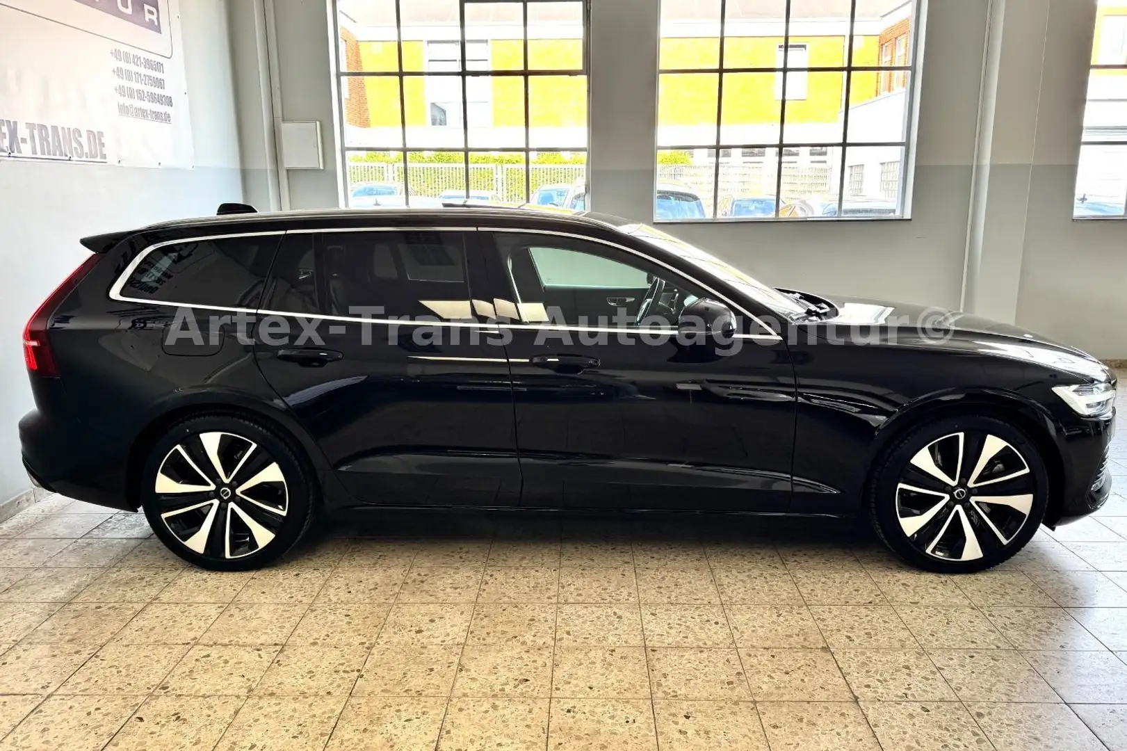 Volvo V60 T6 Inscription Recharge AWD/VOLLAUSTATTUNG Schwarz - 2