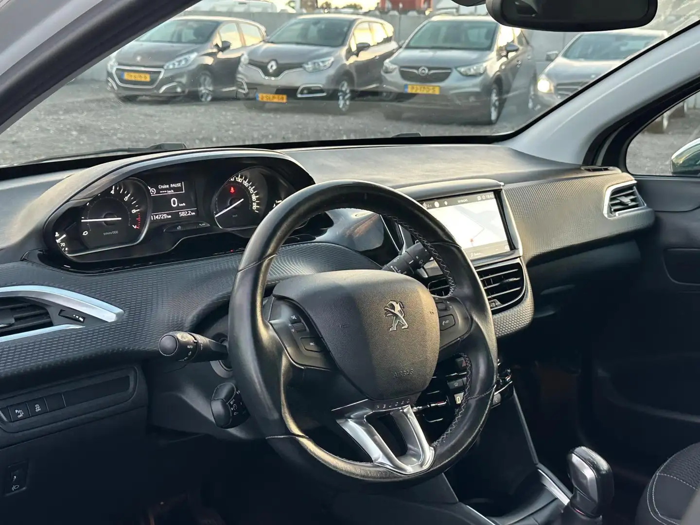 Peugeot 208 1.2 PureTech Blue Lease Executive/NAVI/APPLE CARPL Wit - 2