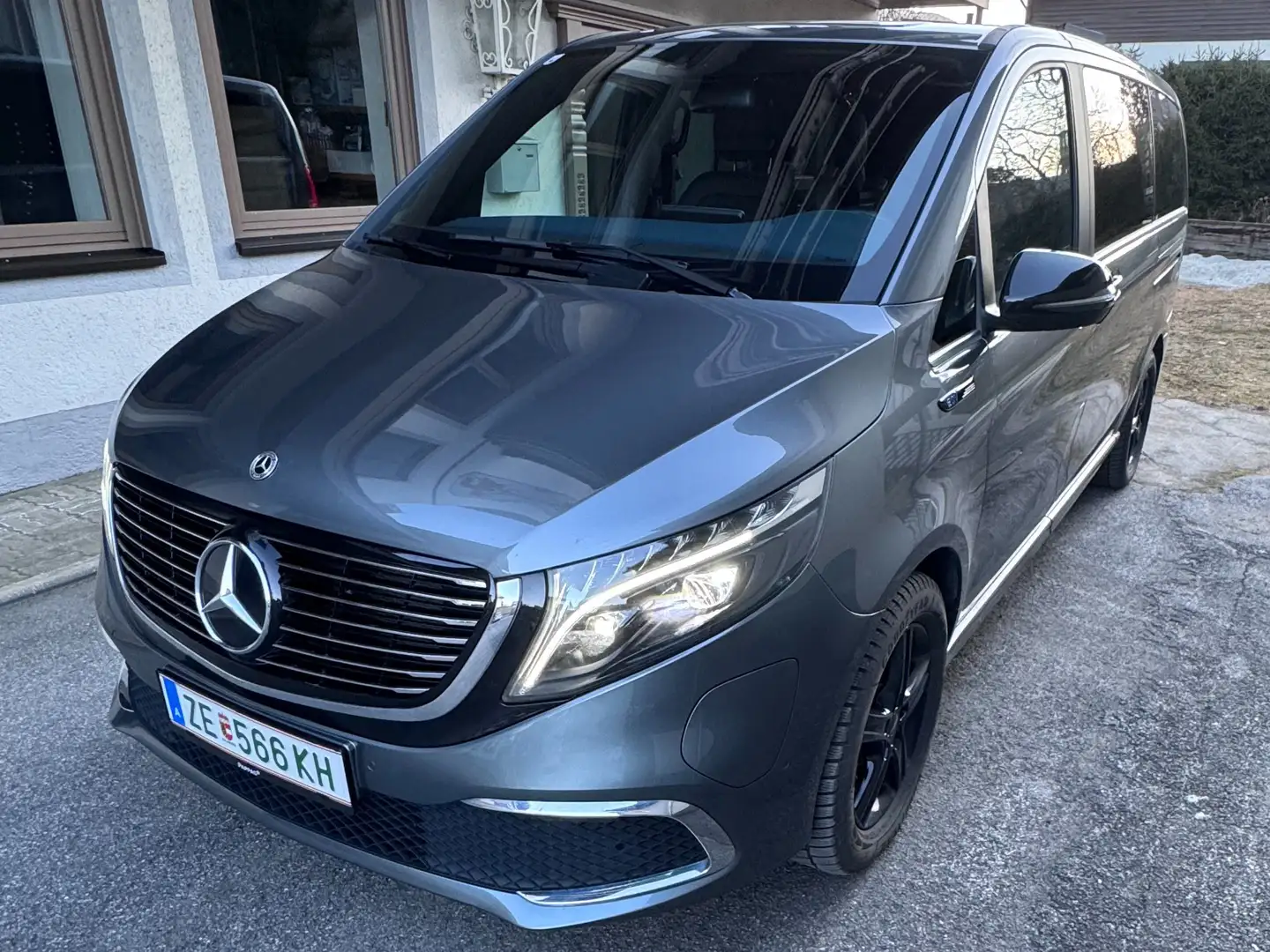 Mercedes-Benz EQV 300 EQV+300+Kombi+lang+100kWh Grau - 1