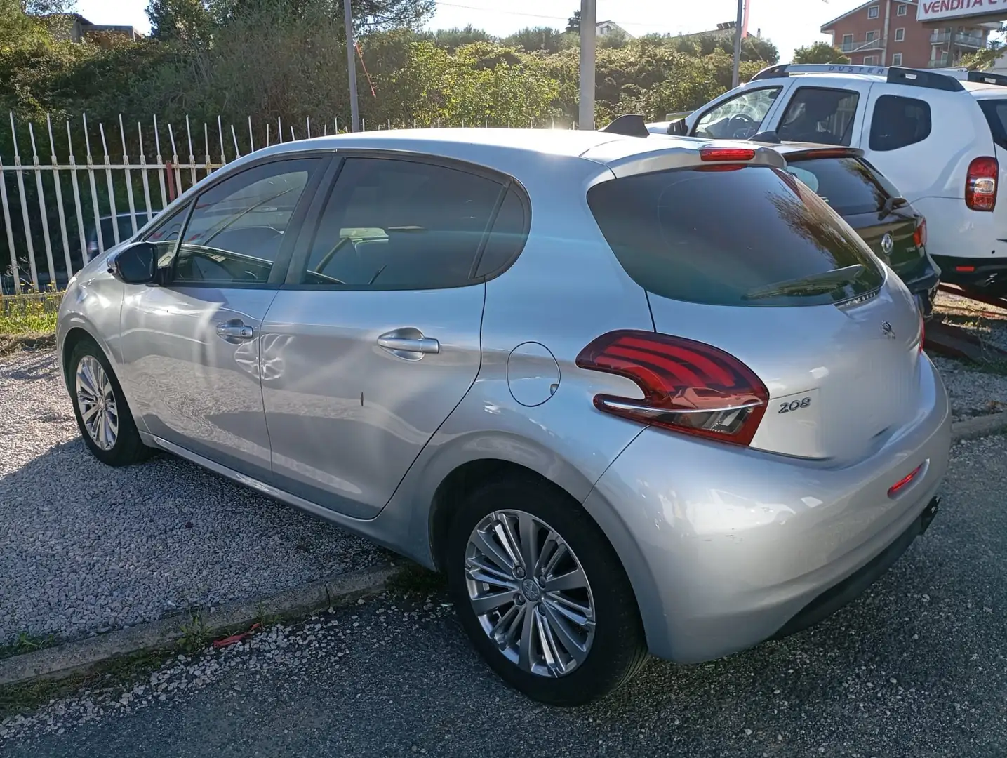 Peugeot 208 5p 1.2 puretech Touch 82cv - 2