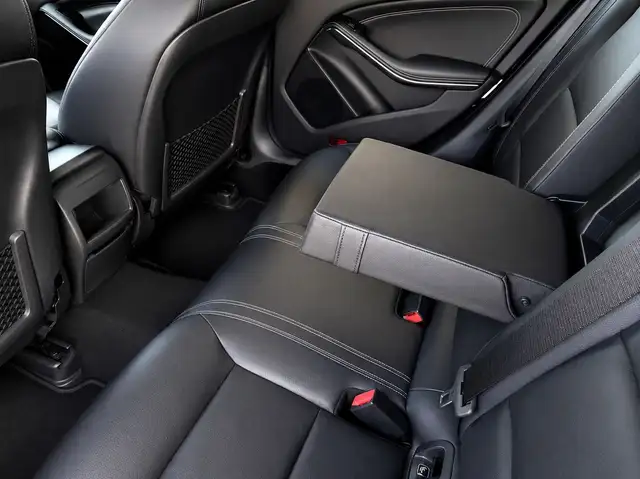 Mercedes-Benz Cla view 8