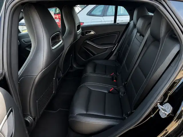 Mercedes-Benz Cla view 10