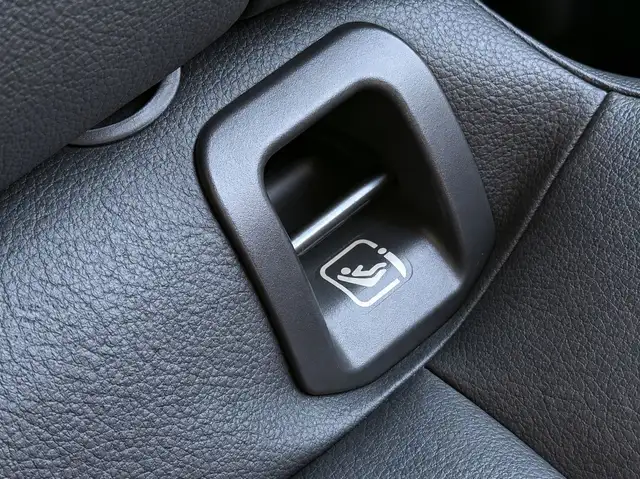 Mercedes-Benz Cla view 9