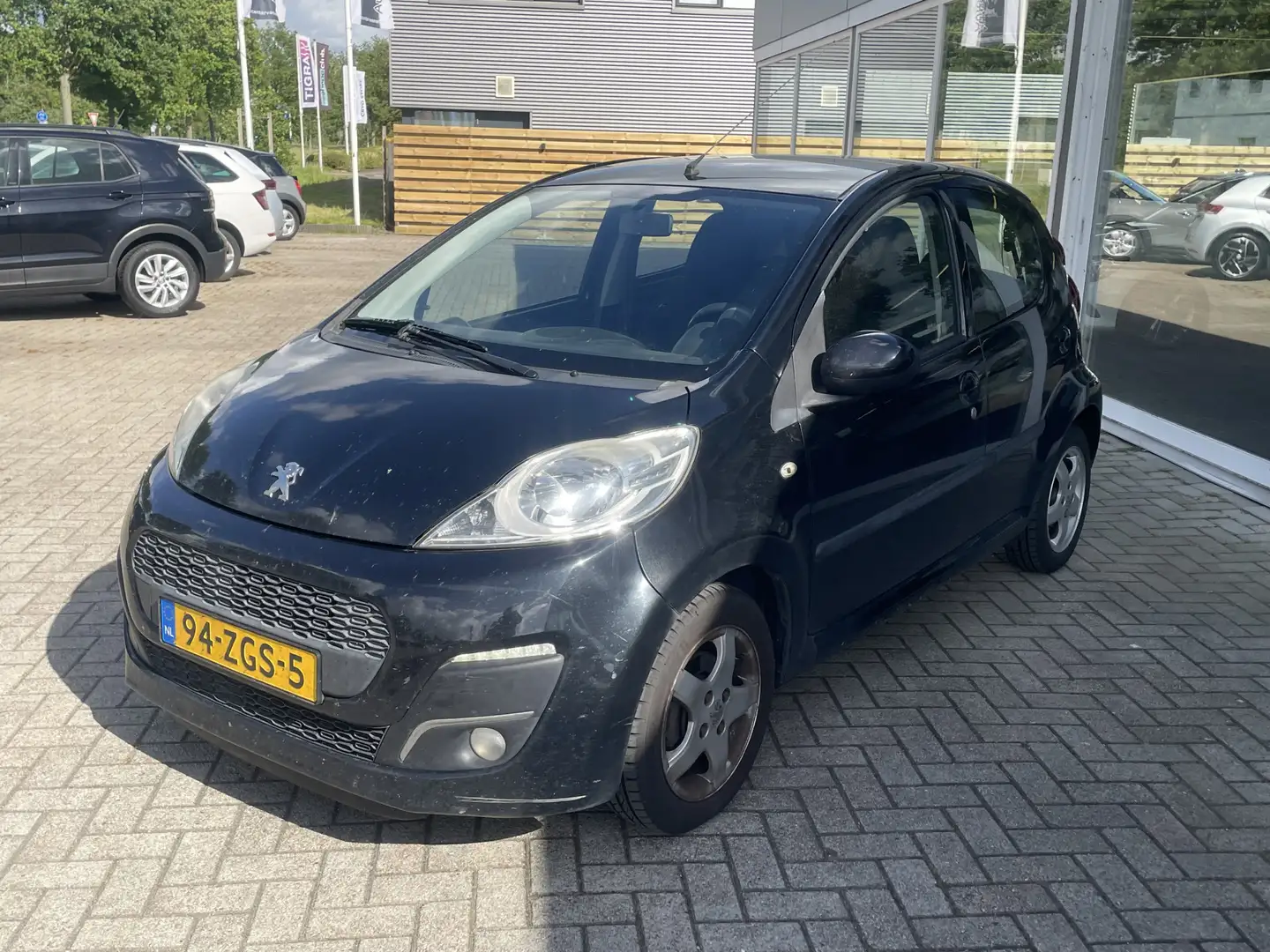 Peugeot 107 1.0 Active Airco / LMV / CV / Toerenteller / 5-Deu Schwarz - 2