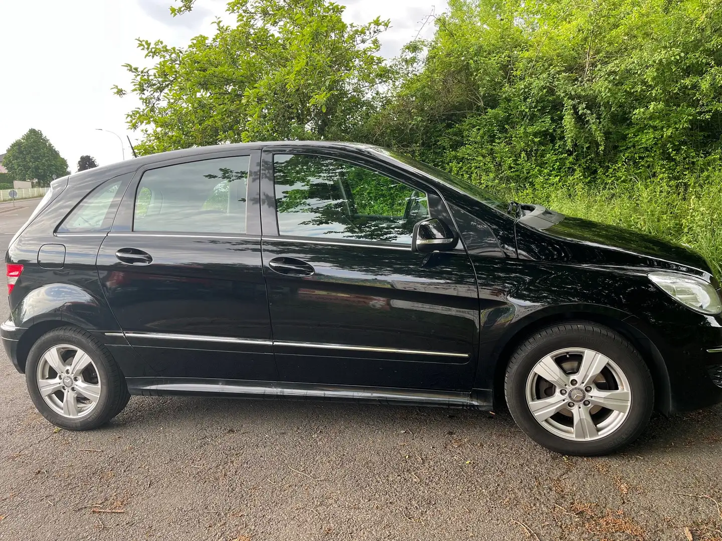 Mercedes-Benz B 150 Klima-SHZ-PDC-TÜV und Ölwechsel Neu Schwarz - 1