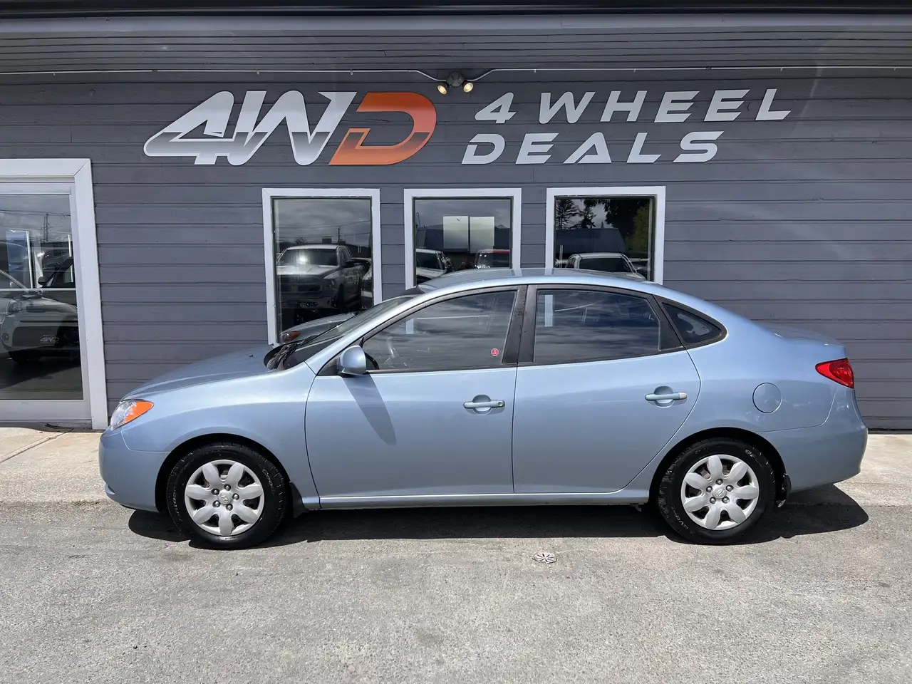 Hyundai ELANTRA photo Hyundai ELANTRA
