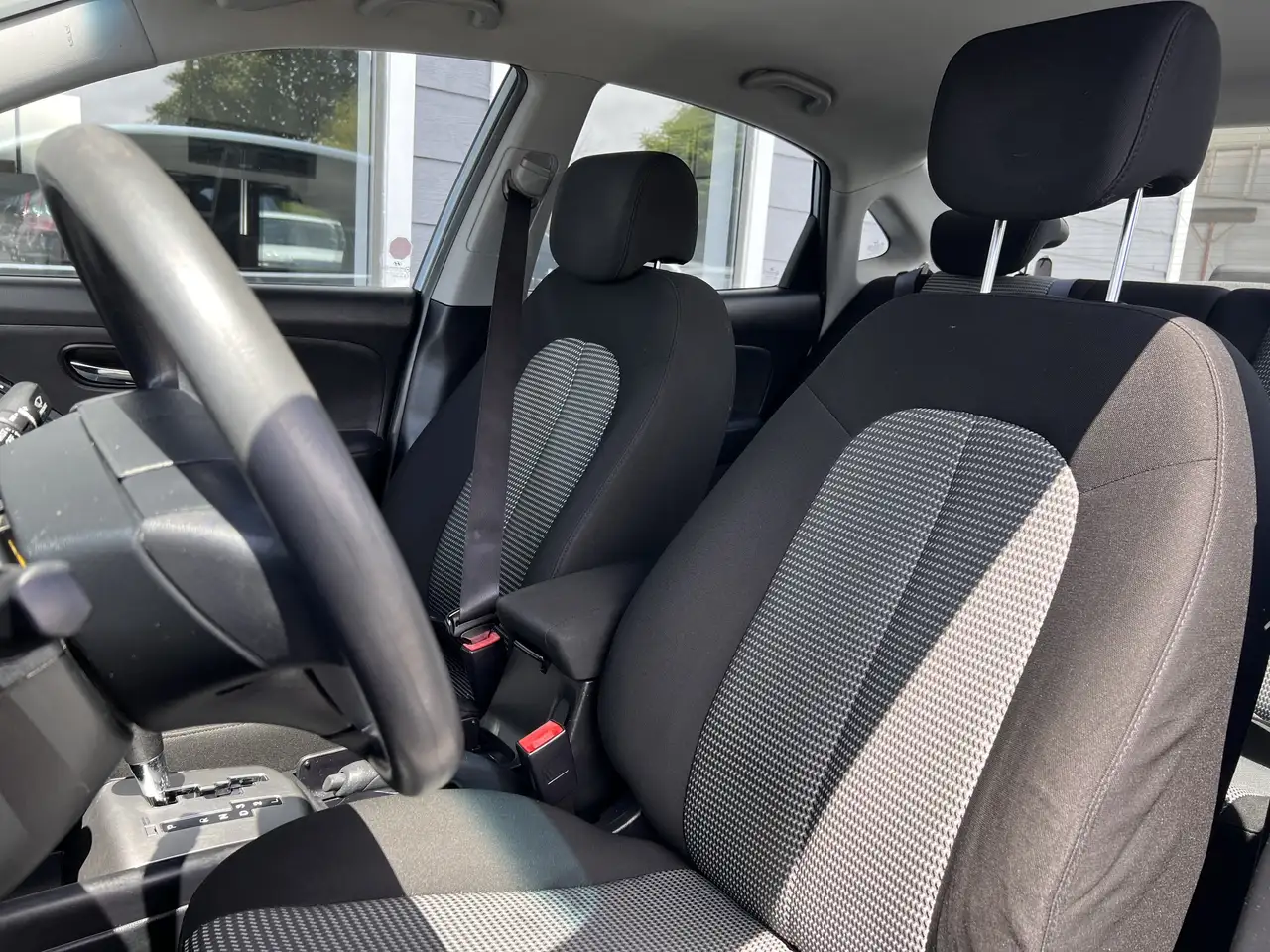 Hyundai ELANTRA photo Hyundai ELANTRA